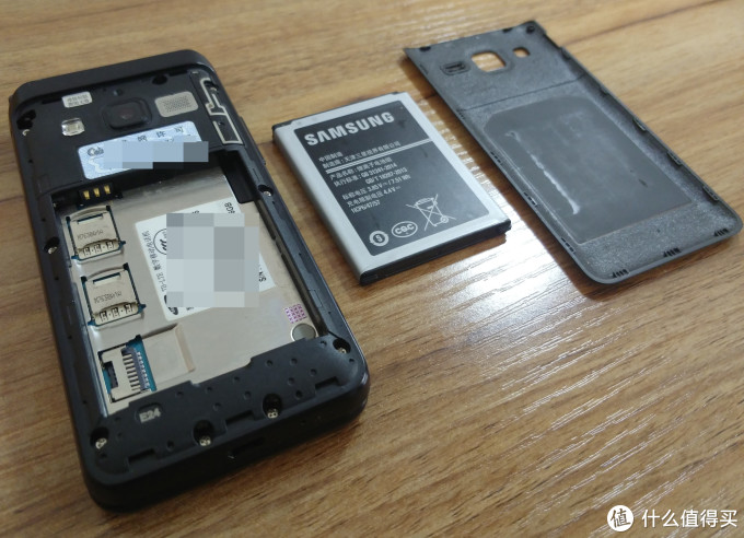 可徒手拆卸部件合影