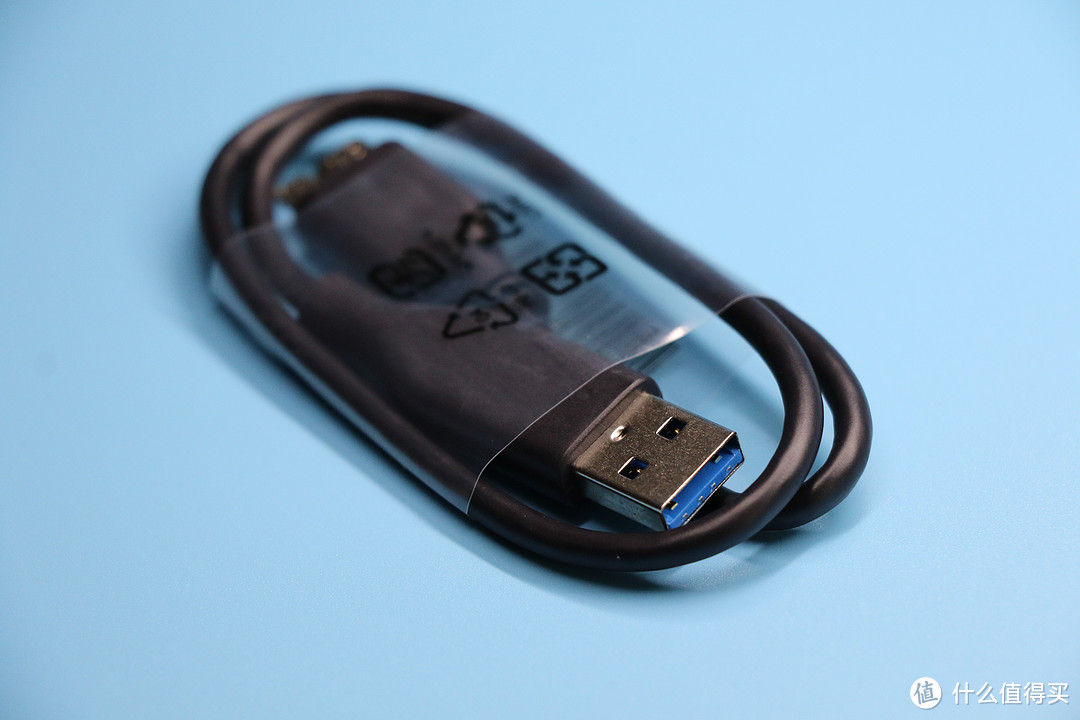 看到蓝色接口就放心了，USB 3.0