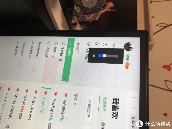 滚轴一下可以调节2格音量，总共100格