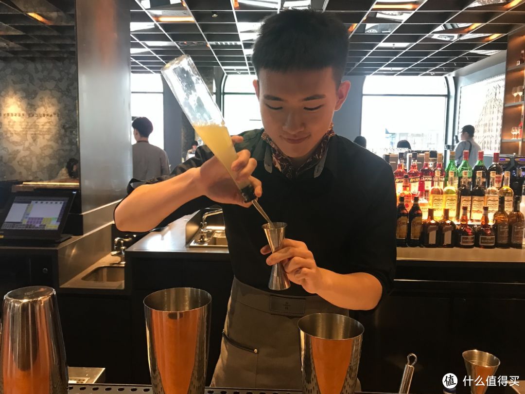 中国首家Bar Mixato ！星巴克开了家能买醉的臻选咖啡·酒坊