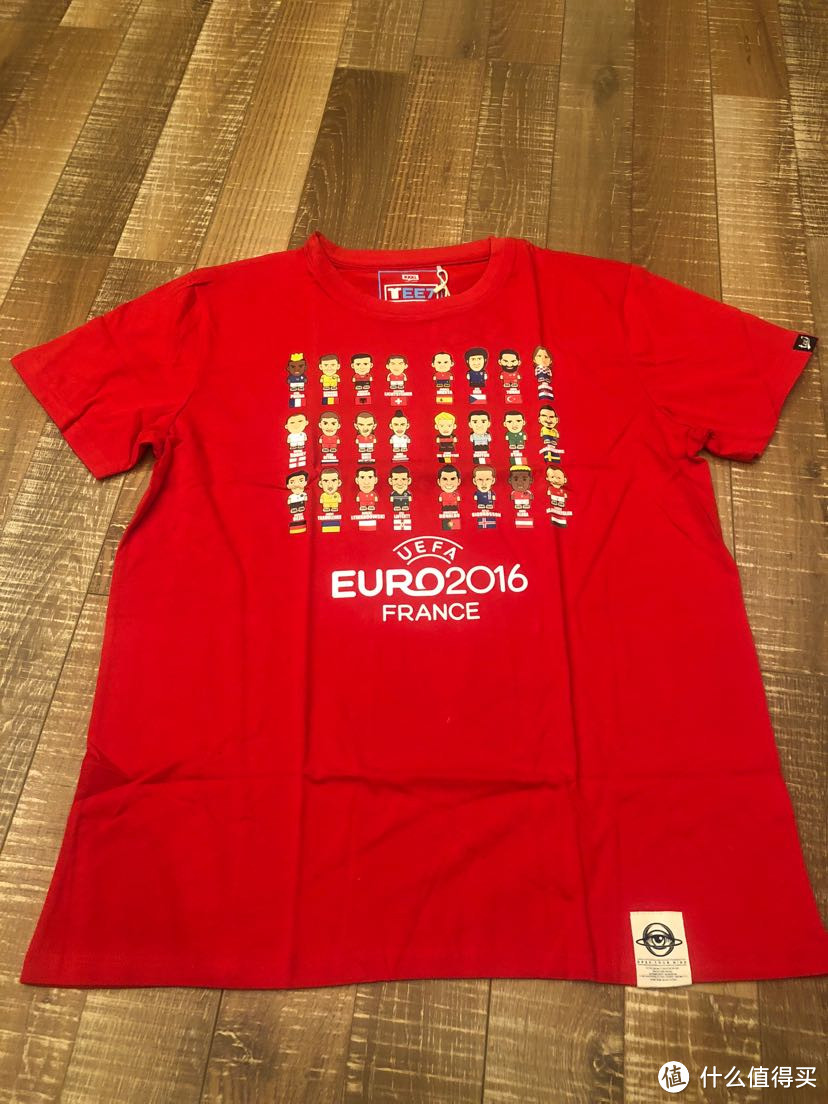 果然是2016年法国欧洲杯，其实样式还好，就是这个大红略骚啊，要黑色或者白色就更好了