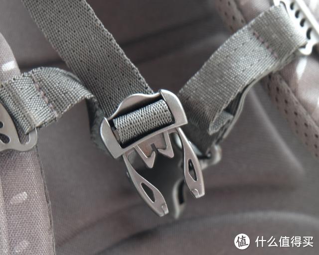关心减负的你 真的注意到孩子背上的包了吗?