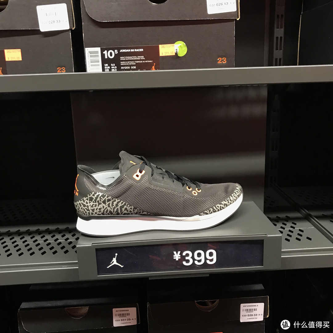五一长假前后,Nike官方折扣店有点什么可以买?