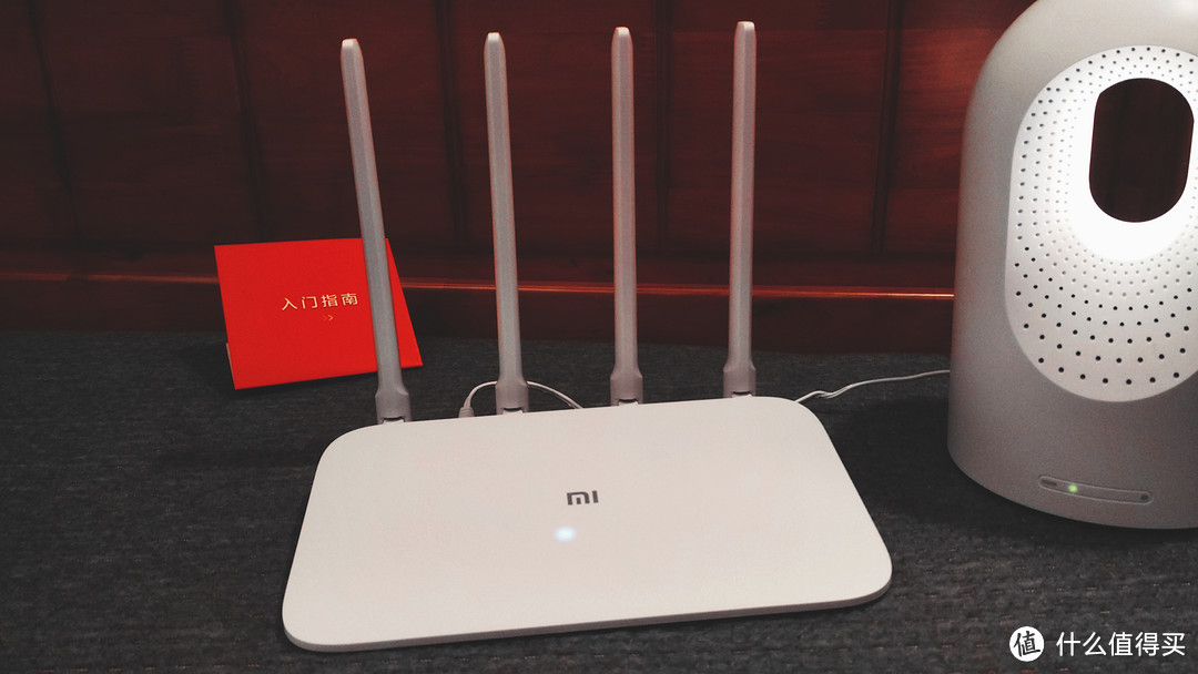 小米WIFI APP为我们提供了丰富的管理工具，可以一键测速，WIFI优化，防蹭网，智能限速，WIFI赚取红包，设备管理等等许多功能，可以轻松管理路由器及其接入设备，同时路由散热性能好，信号稳定，穿墙效果好，适合家庭中使用。如果你家的宽带在100M以上，而你还使用旧的100M路由器，那就要考虑考虑换换了，毕竟好马要配好的马鞍，才能快速奔跑！