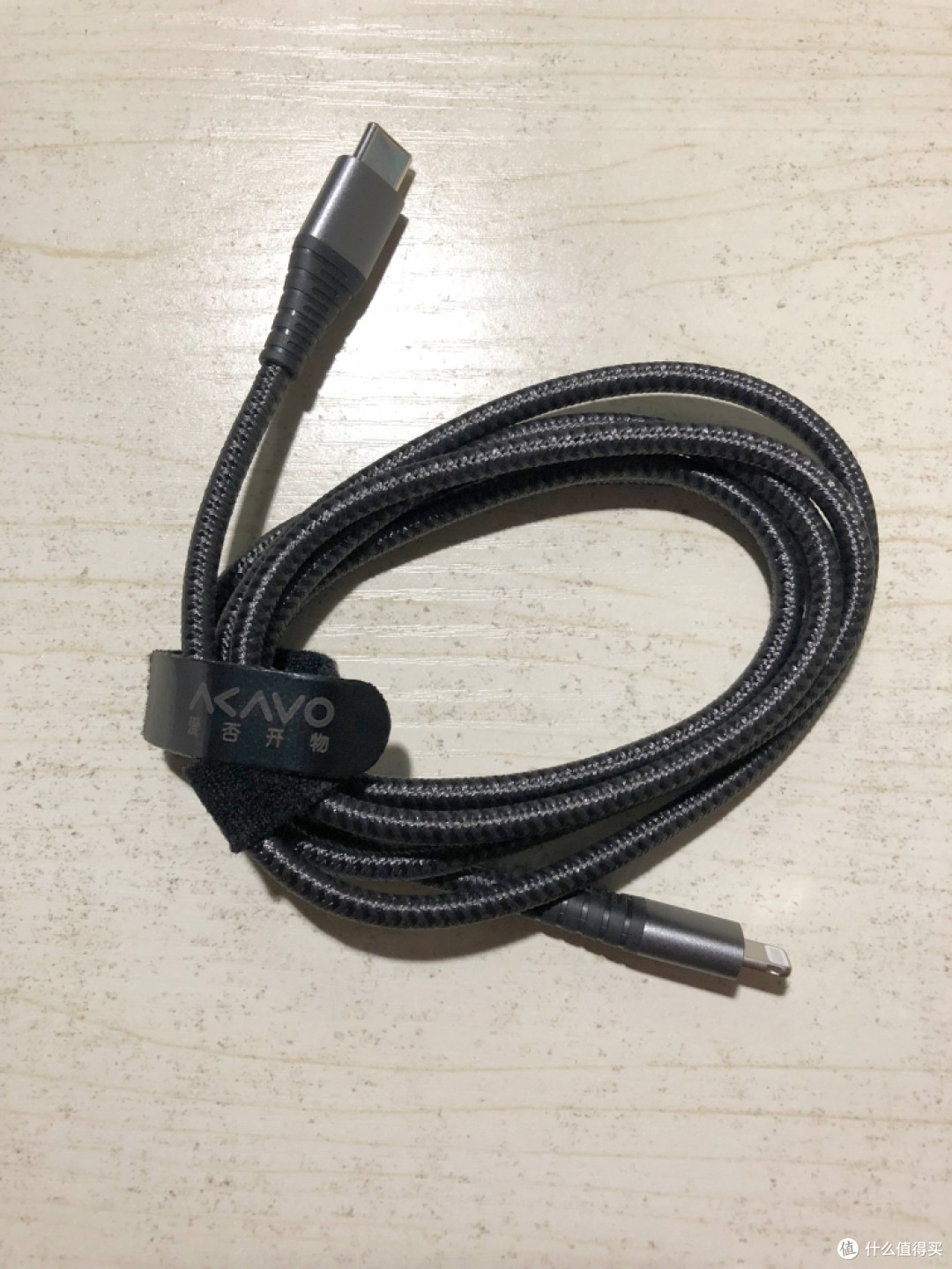 这个绑带可以打开抽取下来,还印有logo,算是用心了