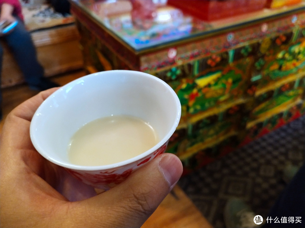 藏民自己做的酥油茶，要比酒店的好喝不少，让我想起了城里大街小巷的奶茶店，但是又更有风味。