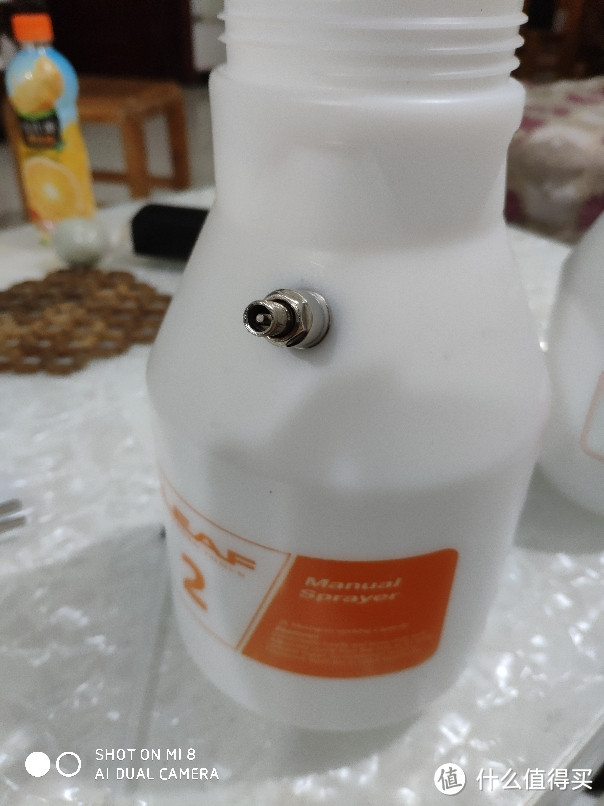 改装了气门嘴的2升壶，由于这个壶没有泄压阀改装之后气门嘴勉强担当泄压的作用