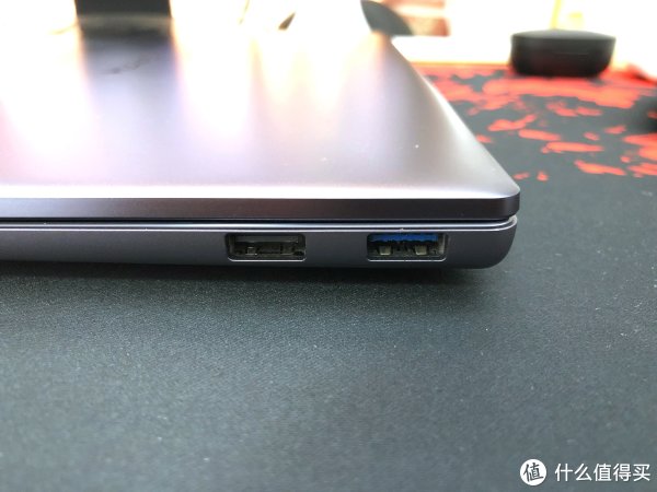右侧则是USB2.0和3.0