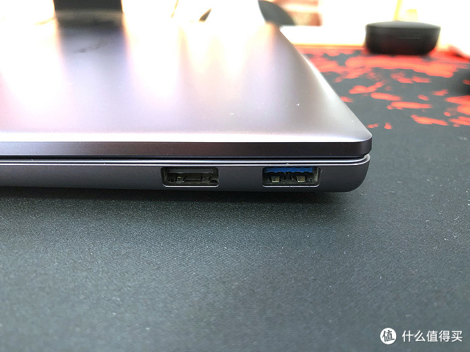 右侧则是USB2.0和3.0