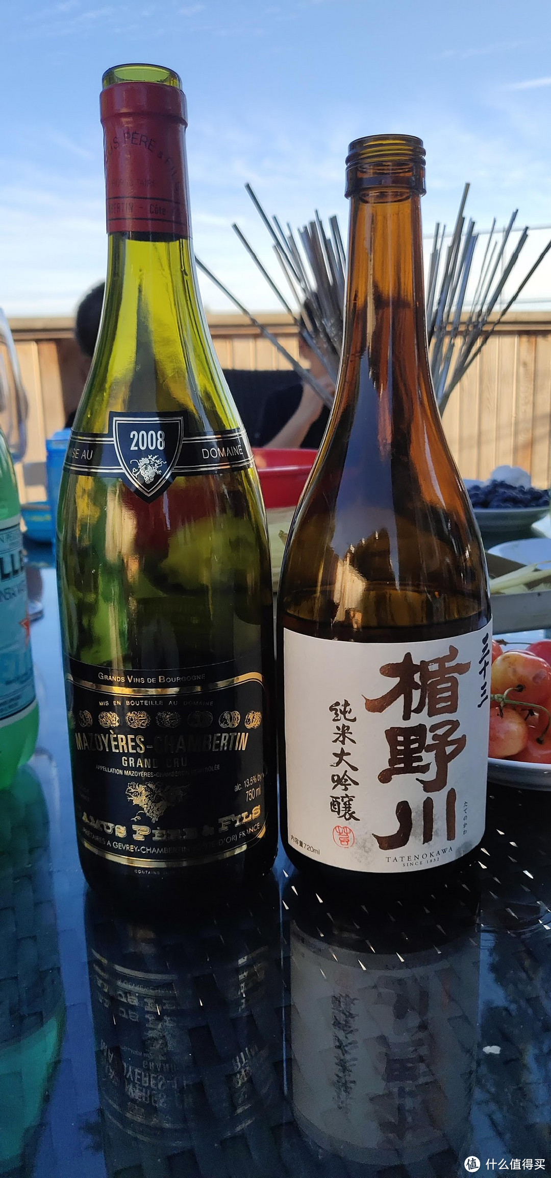 法兰西第一帝国皇帝 拿破仑说，“唯有透过一杯香贝丹（Chambertin), 未来才显得无比瑰丽” 。 老拿果然懂酒，香贝丹Grand Cru 也是東哥的最爱之一；浓郁的玫瑰和各种果香。