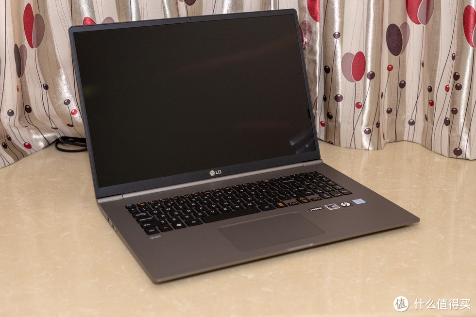 剑走偏锋,通勤福音——LG gram 17Z990超大屏轻薄笔记本体验