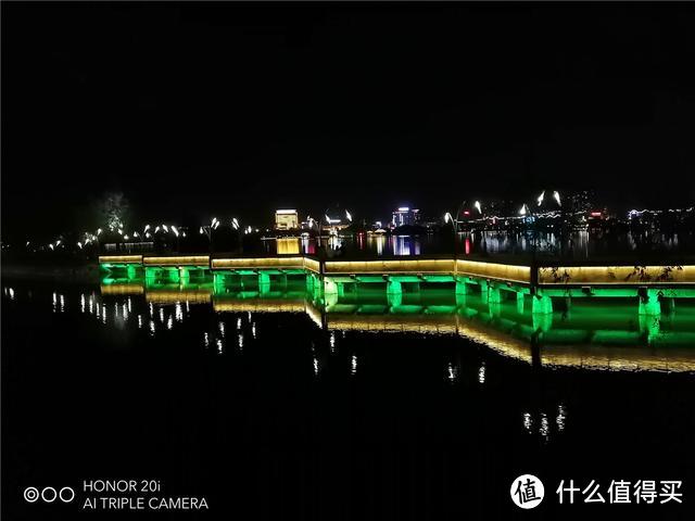 定位年轻市场的千元机，渐变风格延续荣耀20i除了拍照还有更多期待