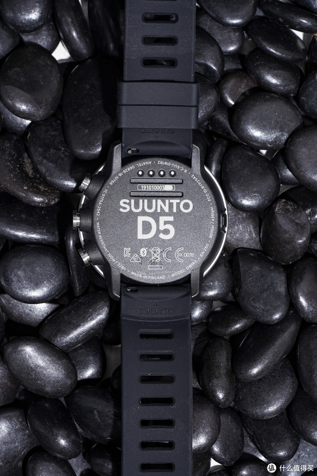 年轻人的第一块潜水电脑表----守护潜水安全的颂拓SUUNTO D5彩屏潜水电脑表