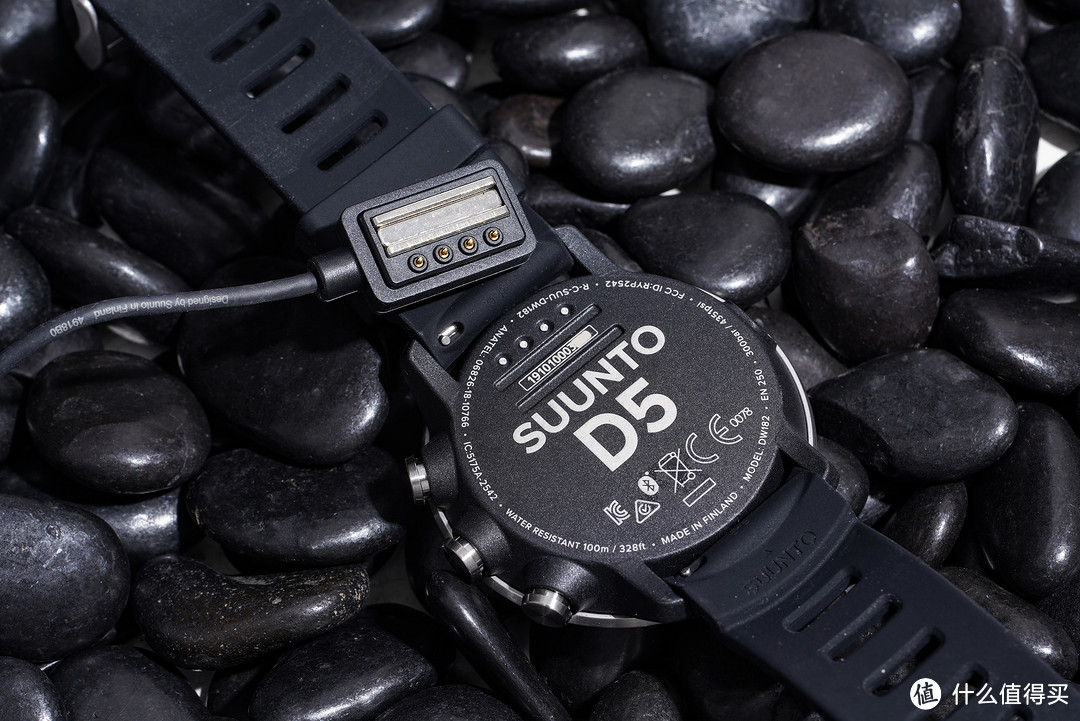 年轻人的第一块潜水电脑表----守护潜水安全的颂拓SUUNTO D5彩屏潜水电脑表