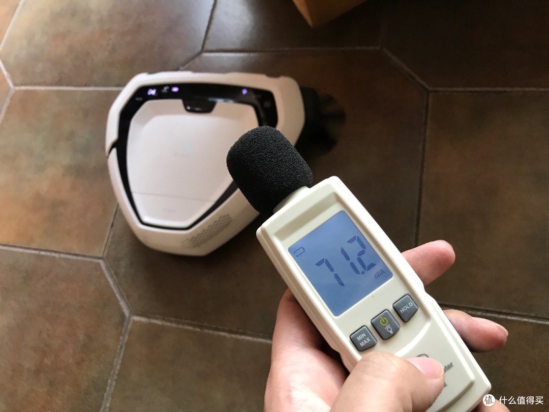 给扫地机装颗眼睛的伊莱克斯 扫地机器人 i9与科沃斯DD35对比