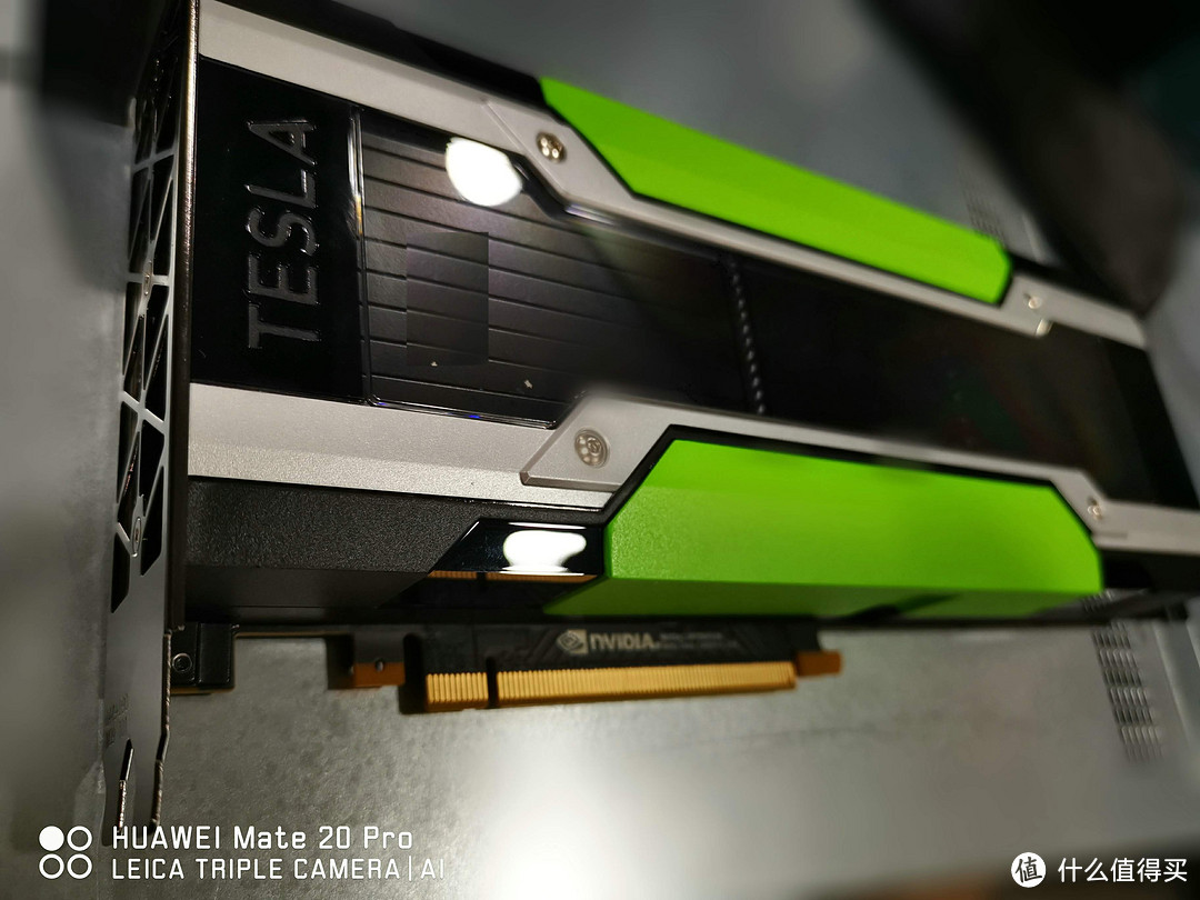 【简单开箱】6W的显卡玩扫雷应该不卡吧？——NVIDIA Tesla V100、P40