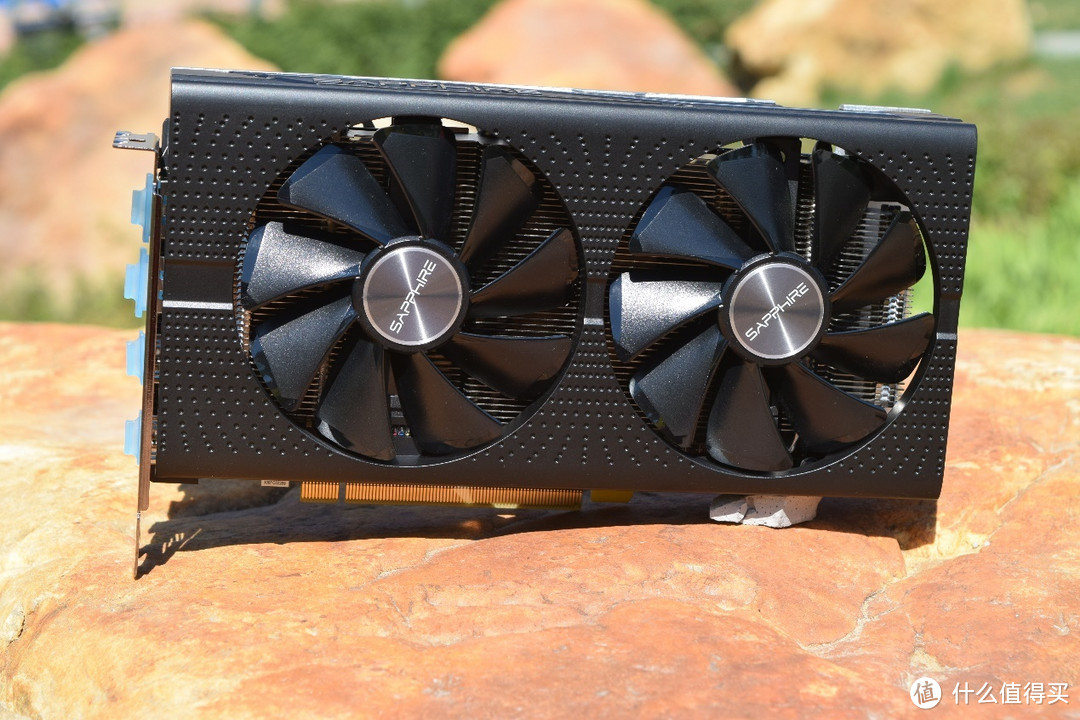 疯了,千元A卡战《地铁离乡》?蓝宝石 RX560XT 4G D5 白金版 OC 显卡装机体验点评