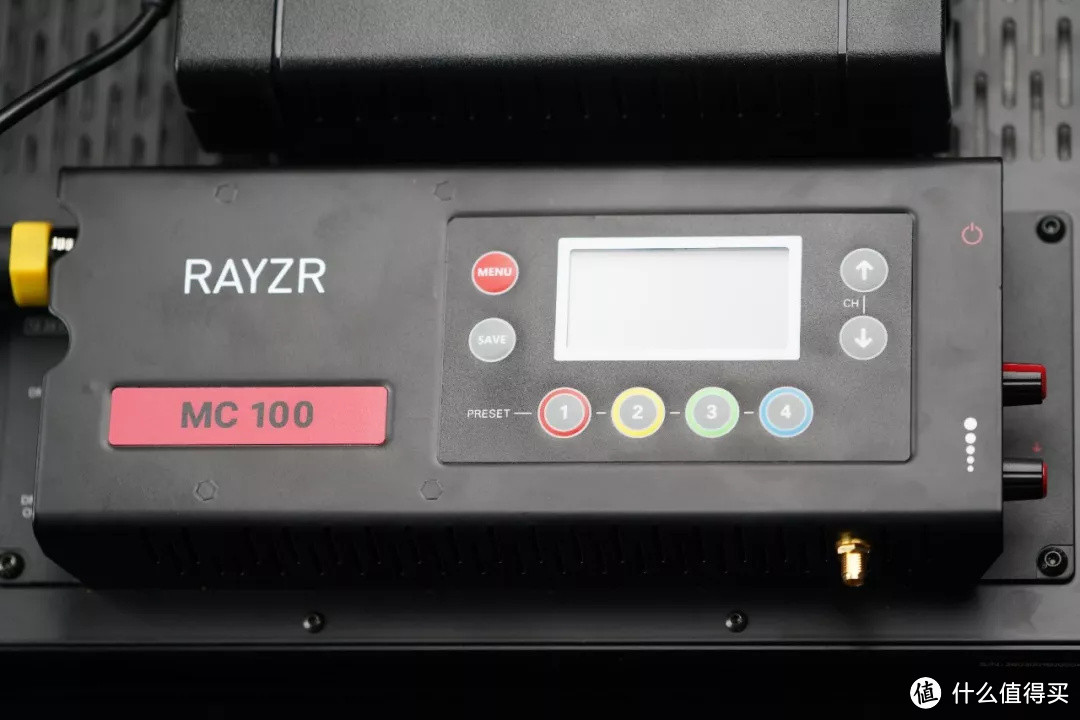 单评 | 富莱仕RAYZR MC 100 LED面板灯