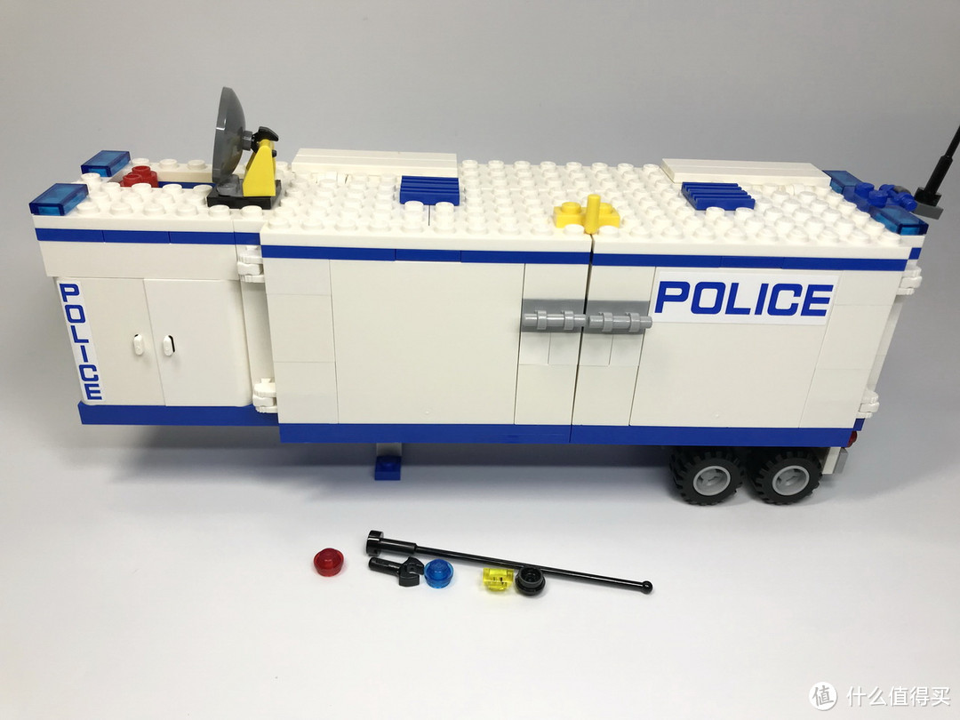 白色“擎天柱”：LEGO 乐高 CITY 城市系列 60044 流动警署