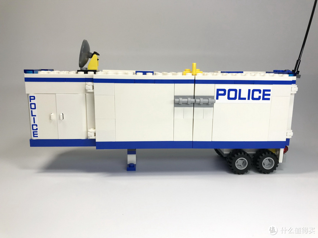 白色“擎天柱”：LEGO 乐高 CITY 城市系列 60044 流动警署