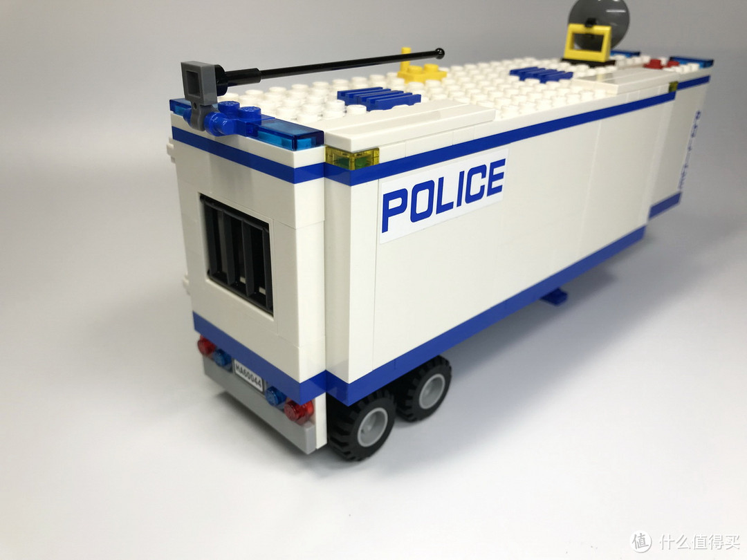 白色“擎天柱”：LEGO 乐高 CITY 城市系列 60044 流动警署