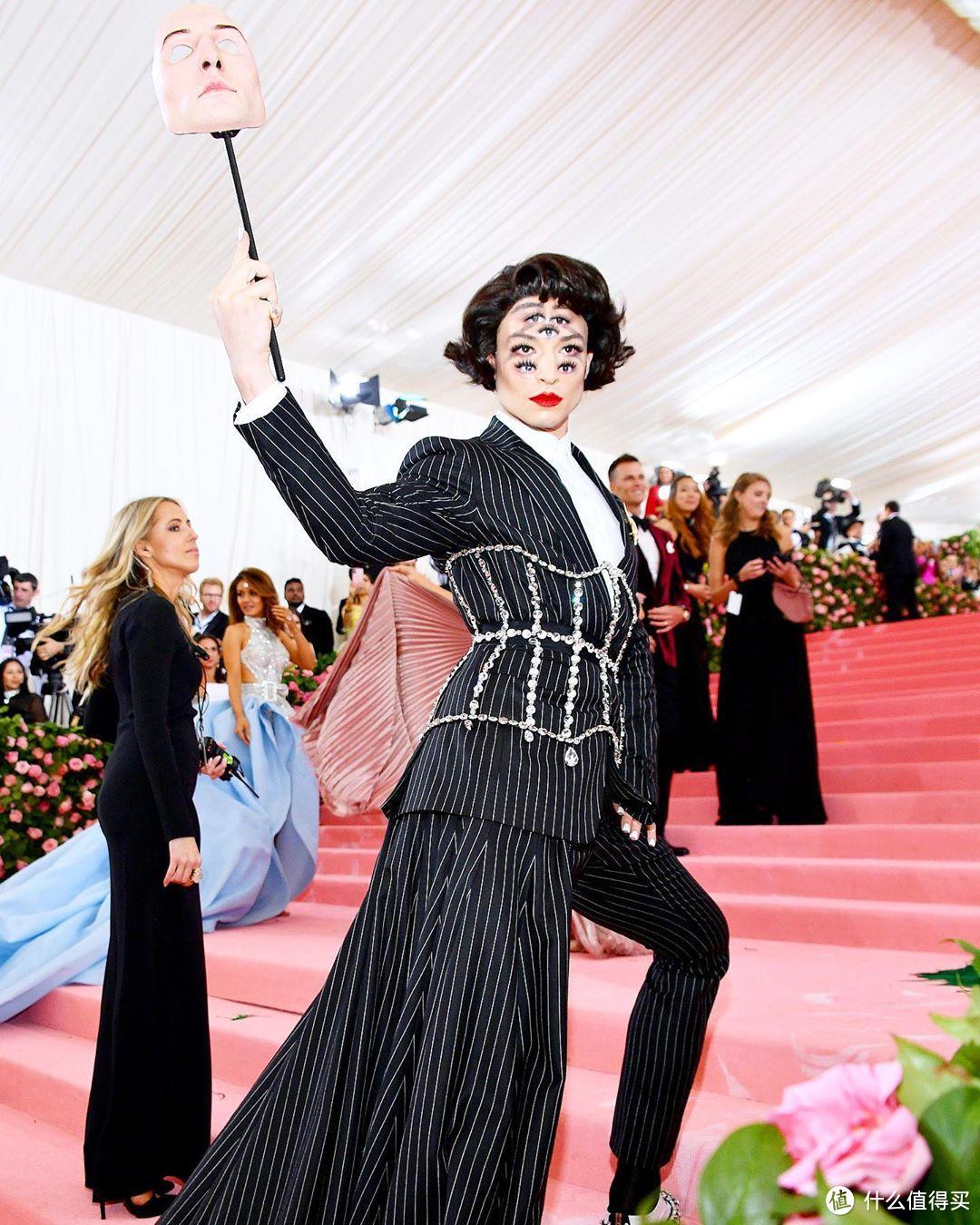 LadyGaga红毯现场换装,MetGala精彩堪比西游记!