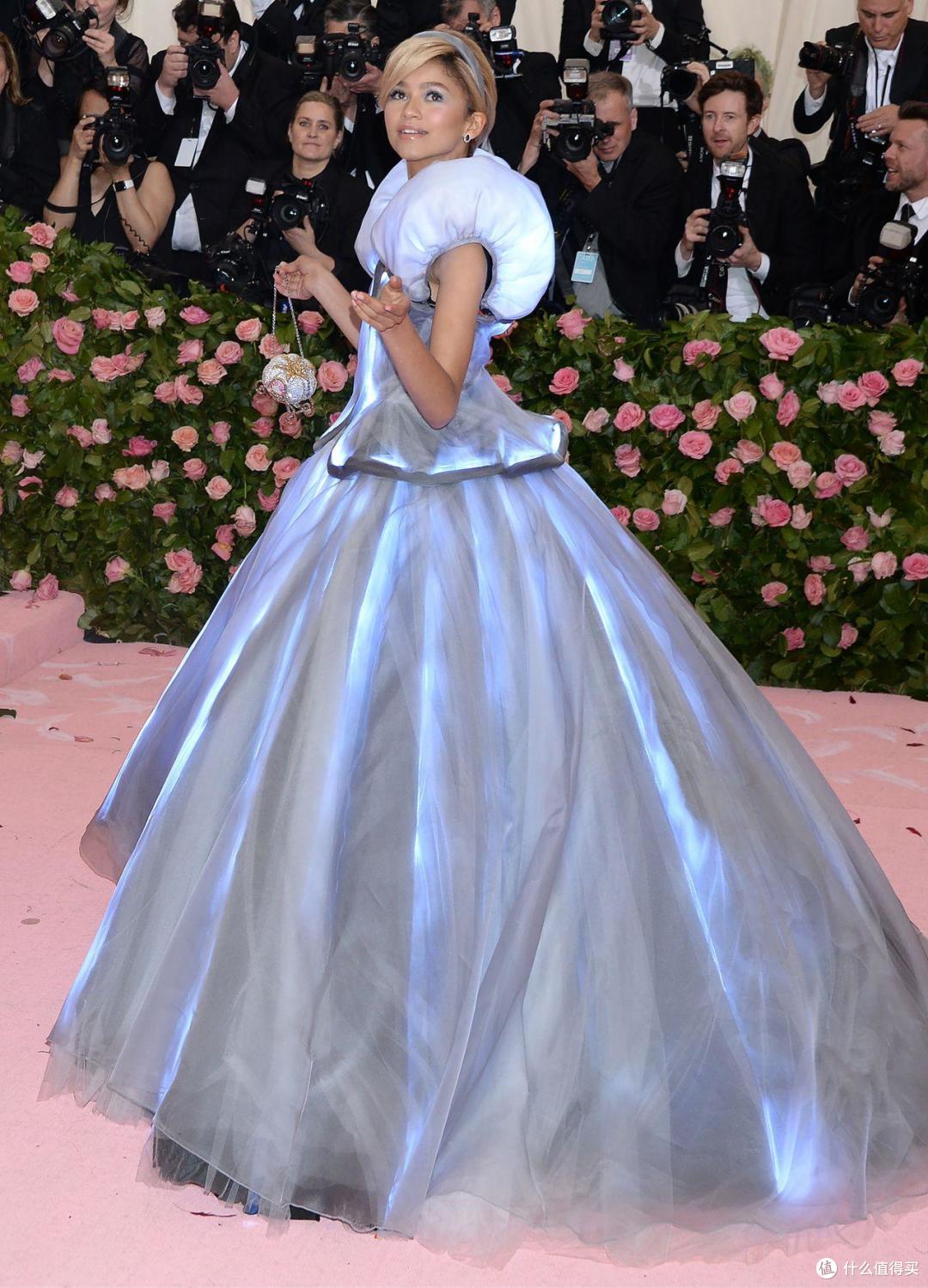 LadyGaga红毯现场换装,MetGala精彩堪比西游记!