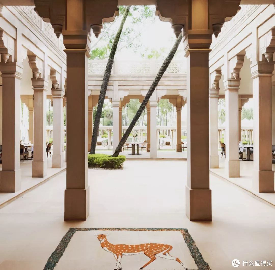 住进这家由昔日王室狩猎行宫改建的印度安缦，唤醒莫卧儿时代的壮丽景色