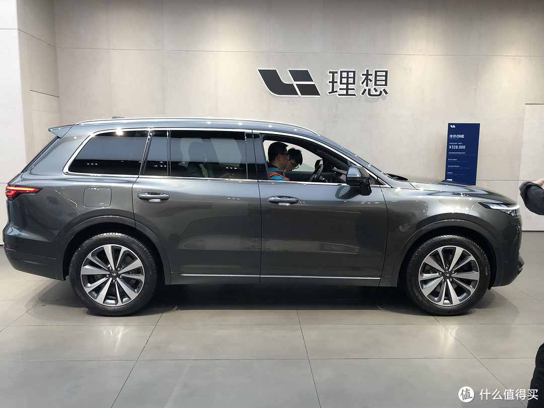 理想One探店：标榜豪华中大型SUV？对不起，你还有很长的路要走！