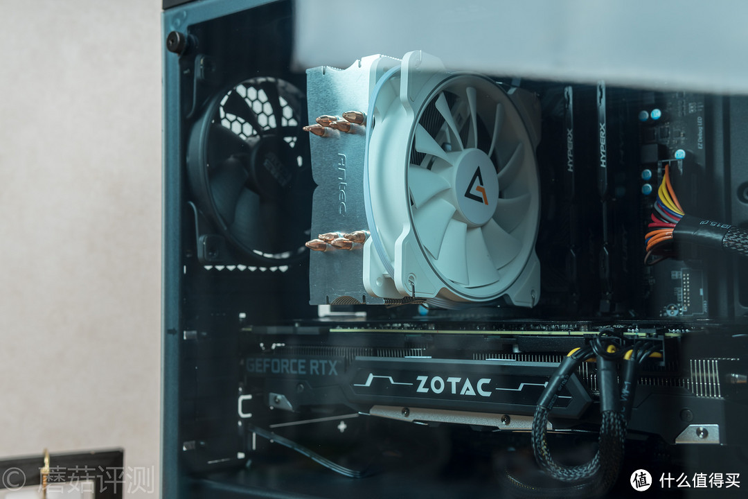 虽然身材小巧，但依然能塞下一张RTX2080——安钛克VSK10全侧透机箱