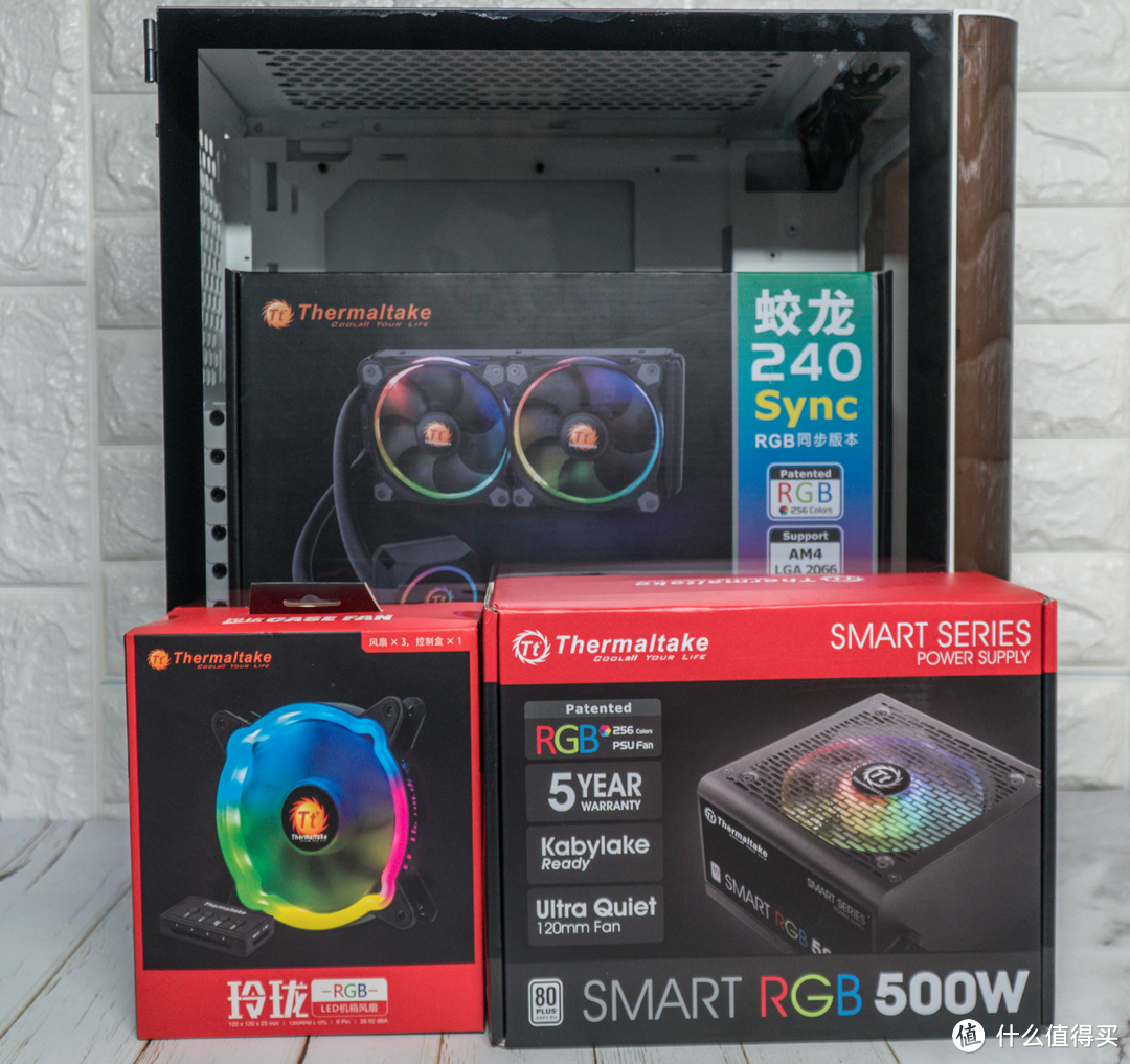 纯白信仰打造RGB主机，四件套提升100%性能-Thermaltake