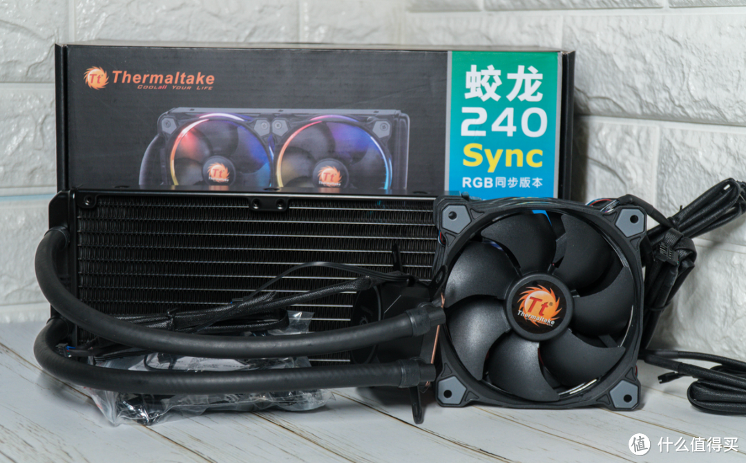 纯白信仰打造RGB主机，四件套提升100%性能-Thermaltake