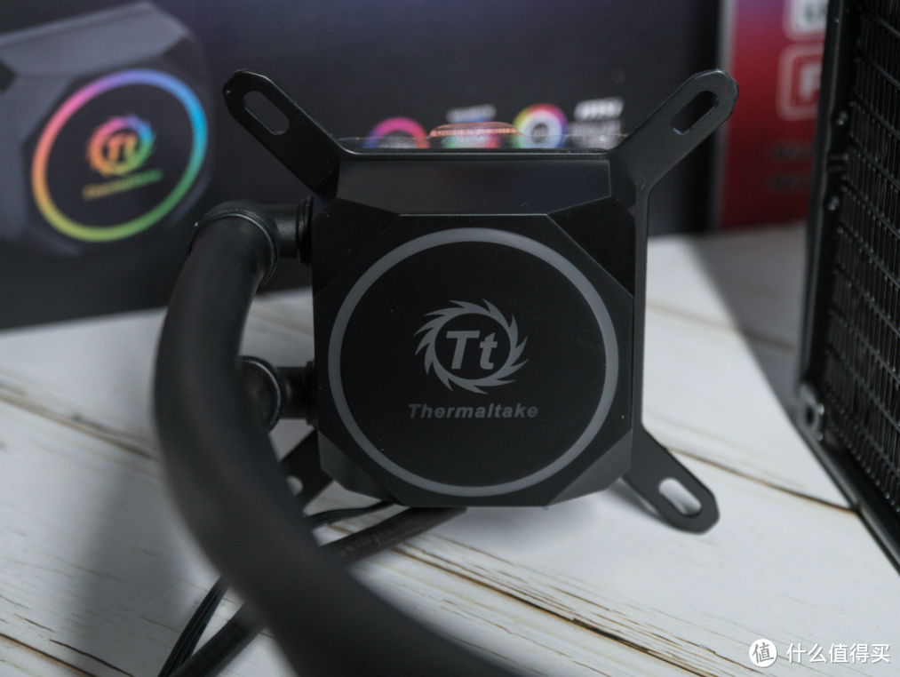 纯白信仰打造RGB主机，四件套提升100%性能-Thermaltake