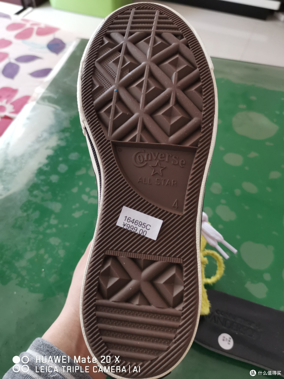 鞋底有价格标签