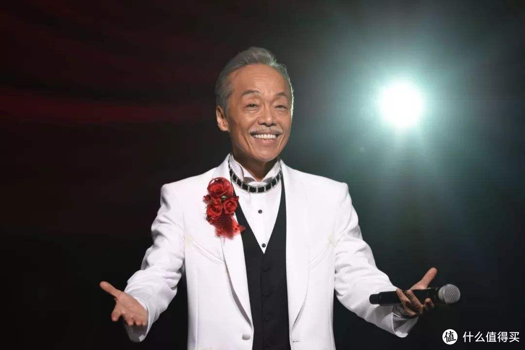 不少国人开始认识他，是从2010年上海世博会上日本形象大使的一首名曲《星》开始的