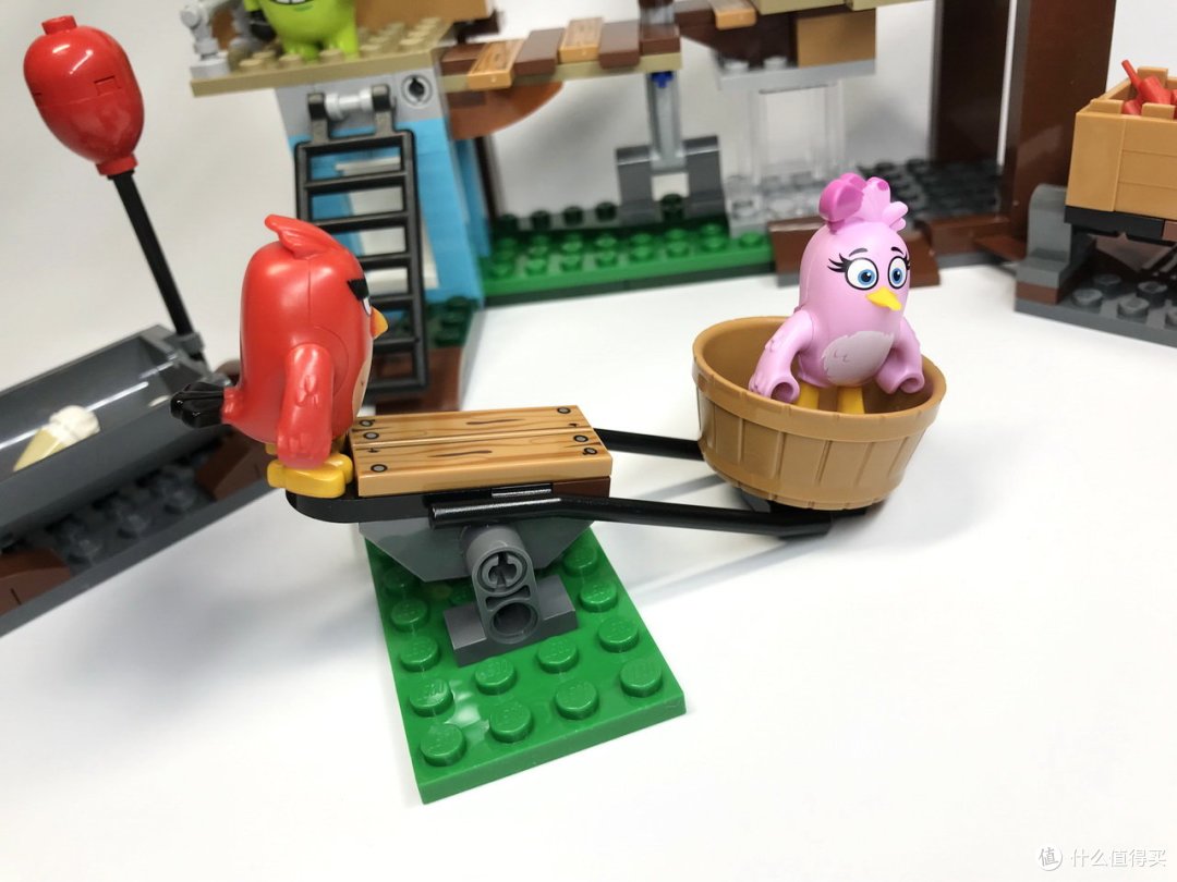 乐高 Angry Birds 愤怒的小鸟系列 75824 捣毁猪猪城堡