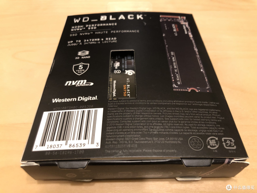 翻过来能看到硬盘本体,属于西数黑盘系列.