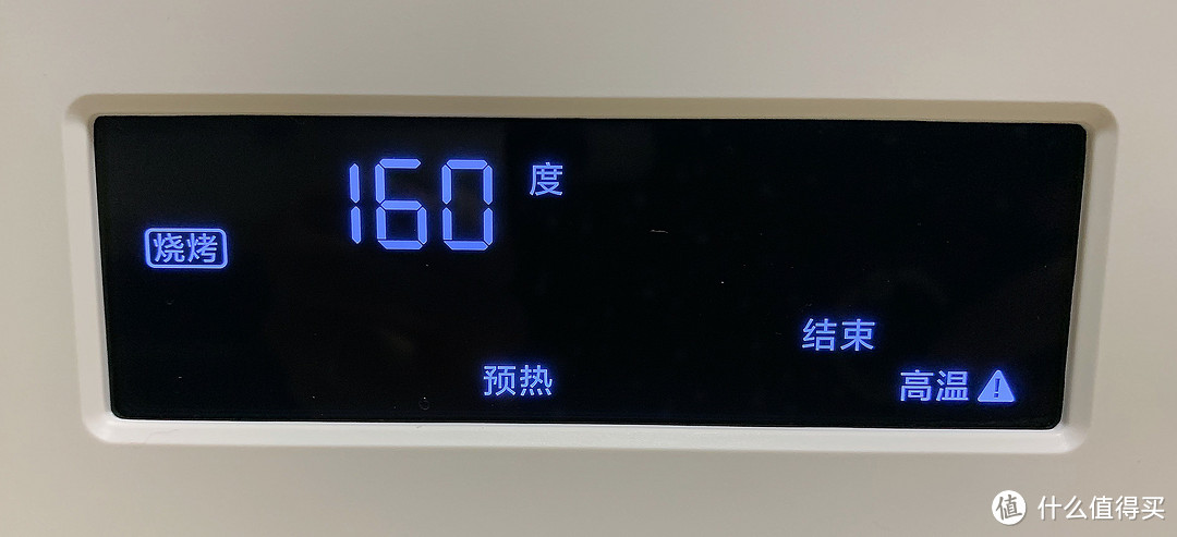 预热结束后放入烤盘再关上门,就会继续烤