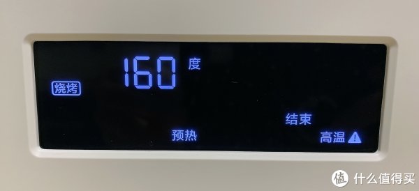 预热结束后放入烤盘再关上门，就会继续烤