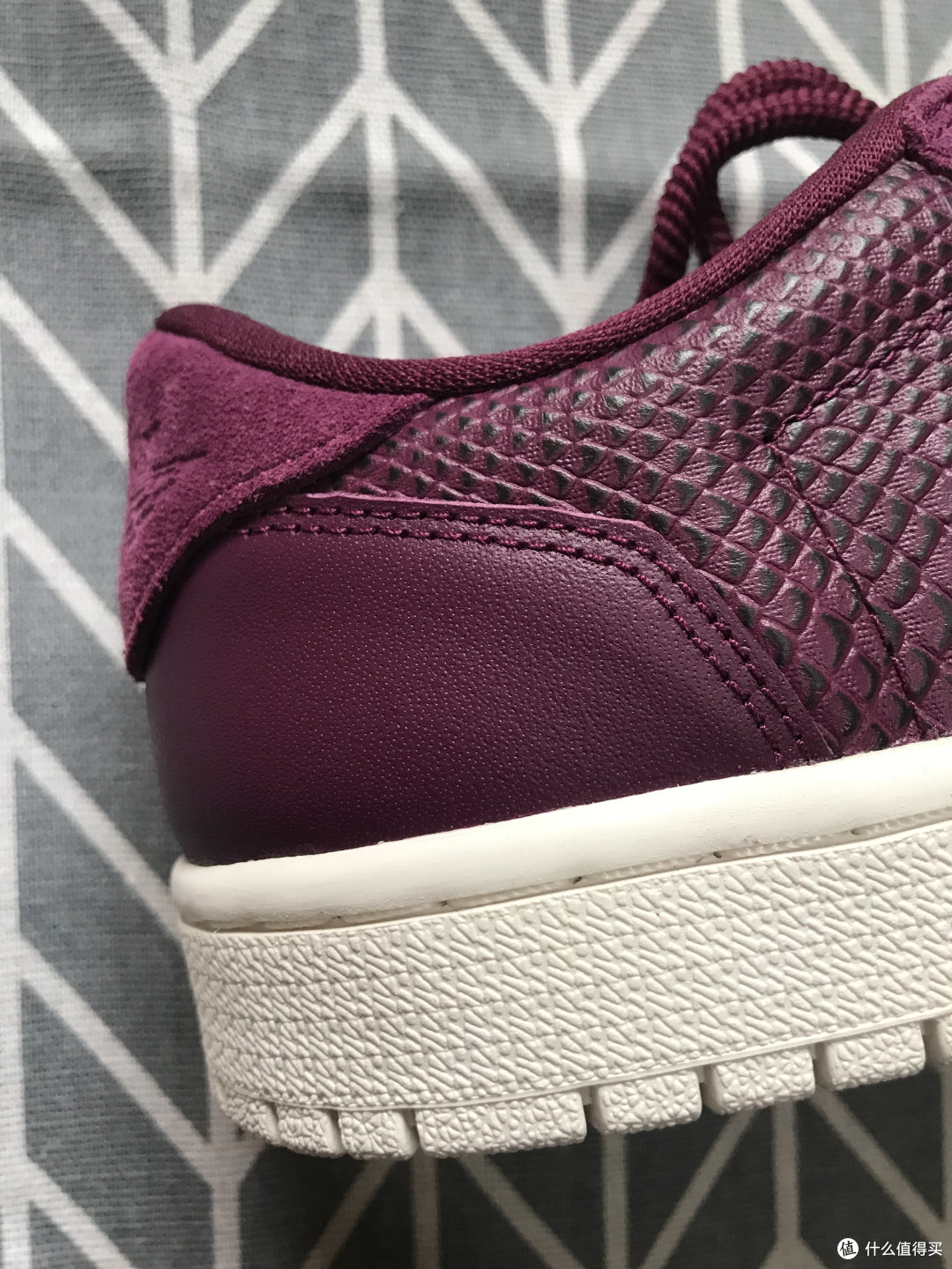冷门的AIR JORDAN 1 RETRO女子复刻运动鞋