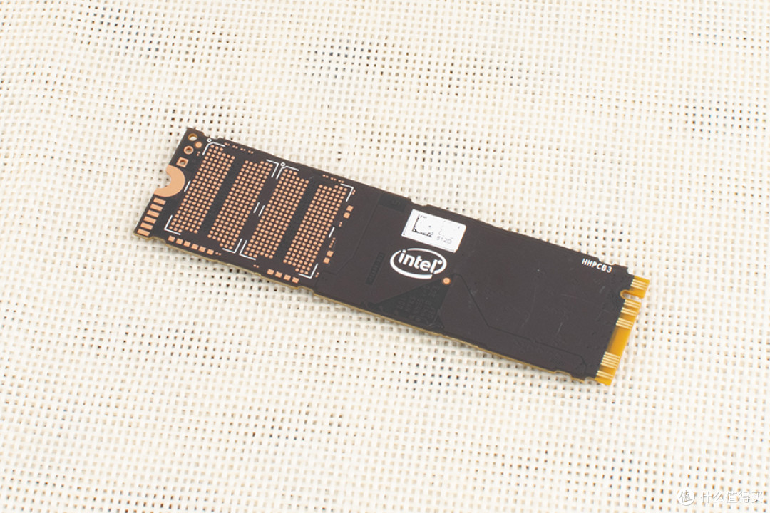 SSD背面