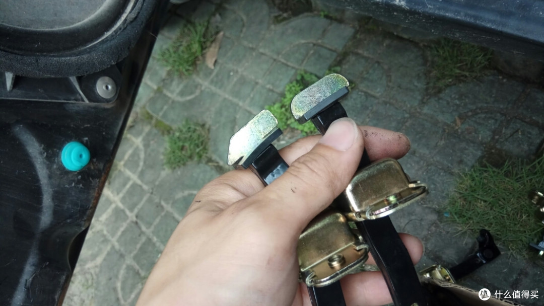 左边是后门的,右边是前门的