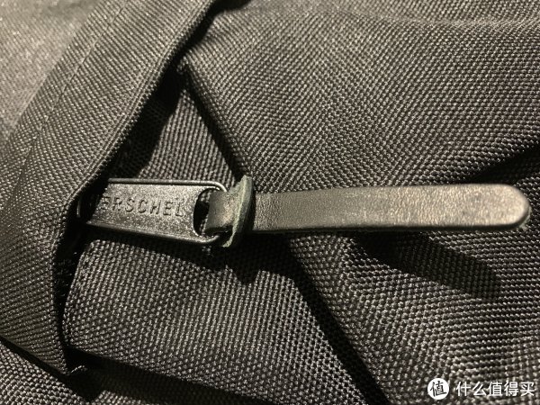 带LOGO的拉头加皮质装饰
