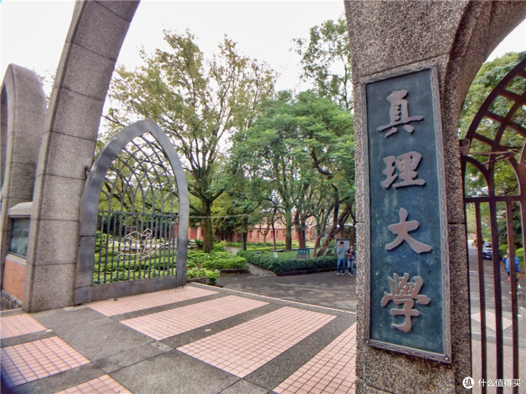 头等舱往返2500元全含,冬季到台北来看雨
