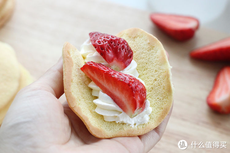 草莓季不能错过的一款甜品，香甜美味颜值高，比裱花蛋糕简单多了