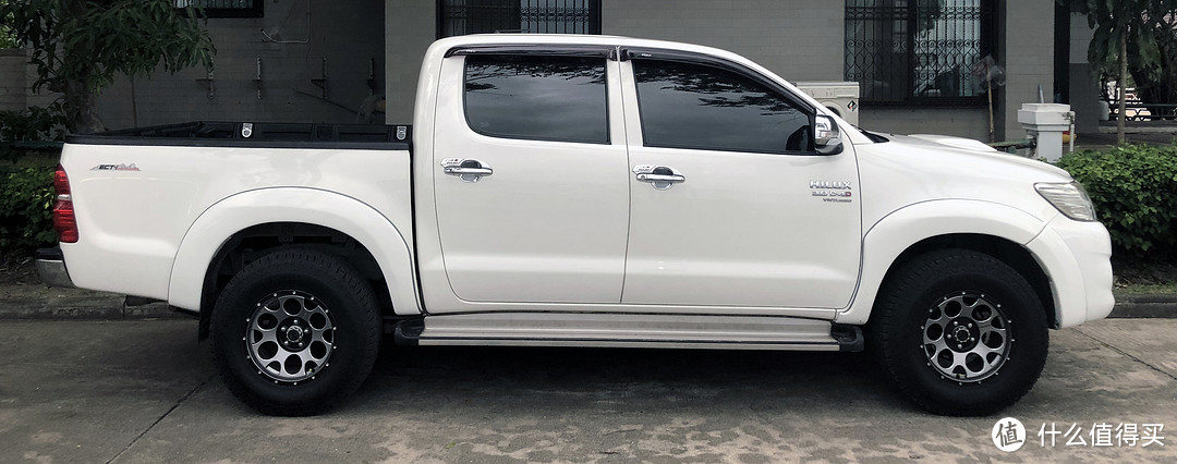 丰田HILUX