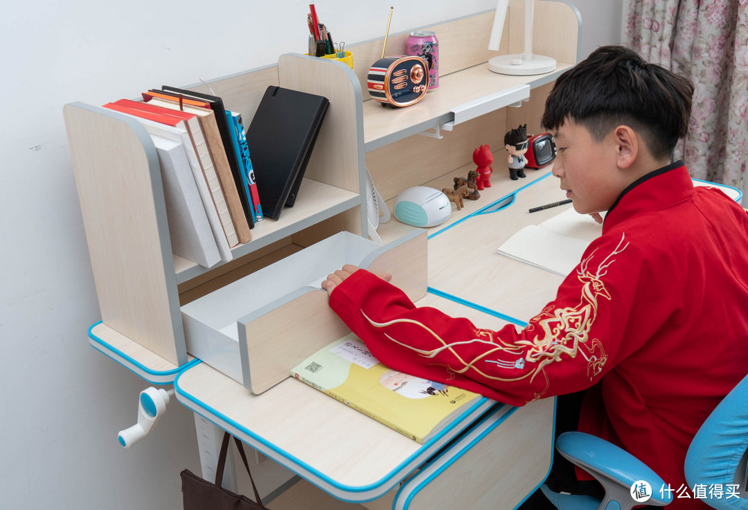 儿童专用学习桌真的有用么？黑白调学习时光儿童桌椅开箱！
