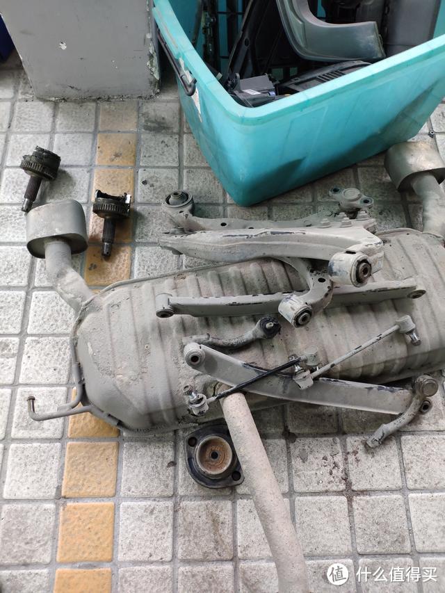 17万公里的起亚狮跑底盘悬挂各种异响,维修师傅看到它就害怕