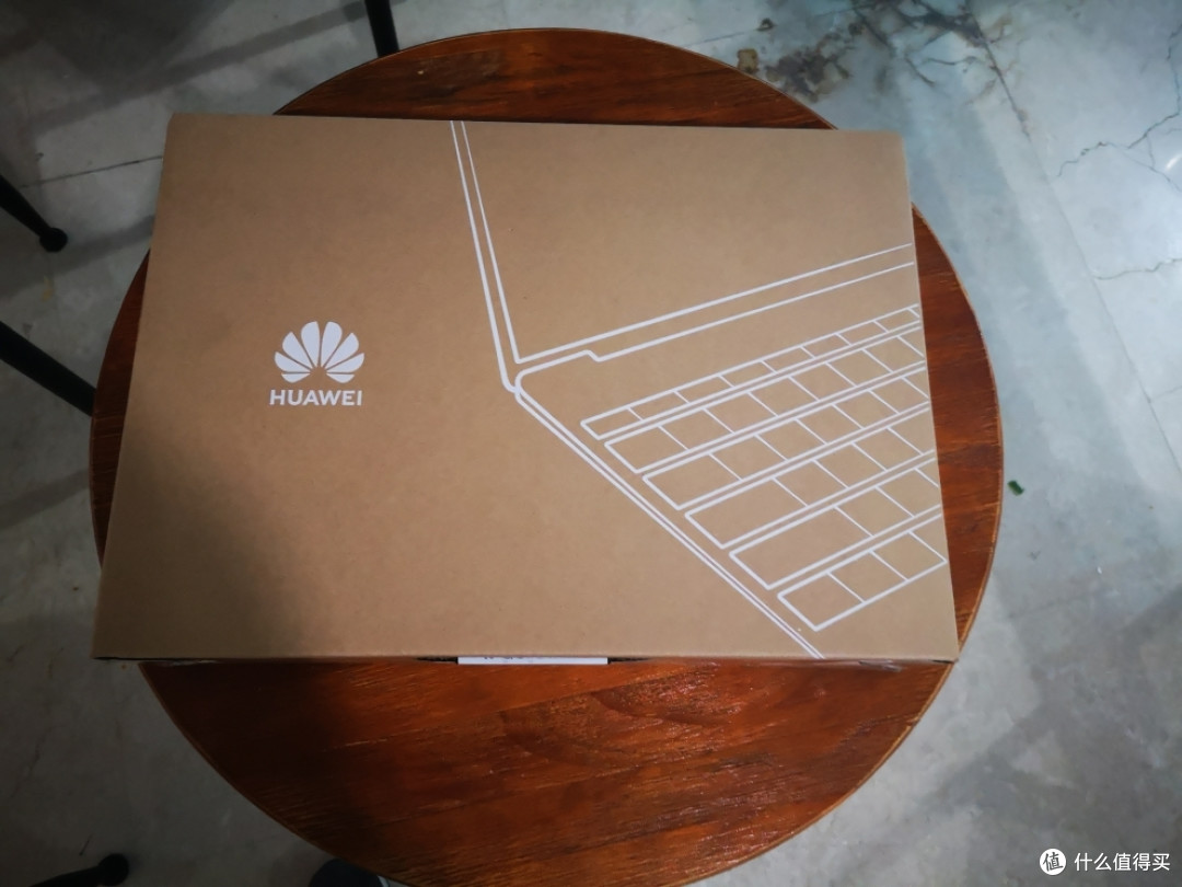 简洁的外壳纸箱