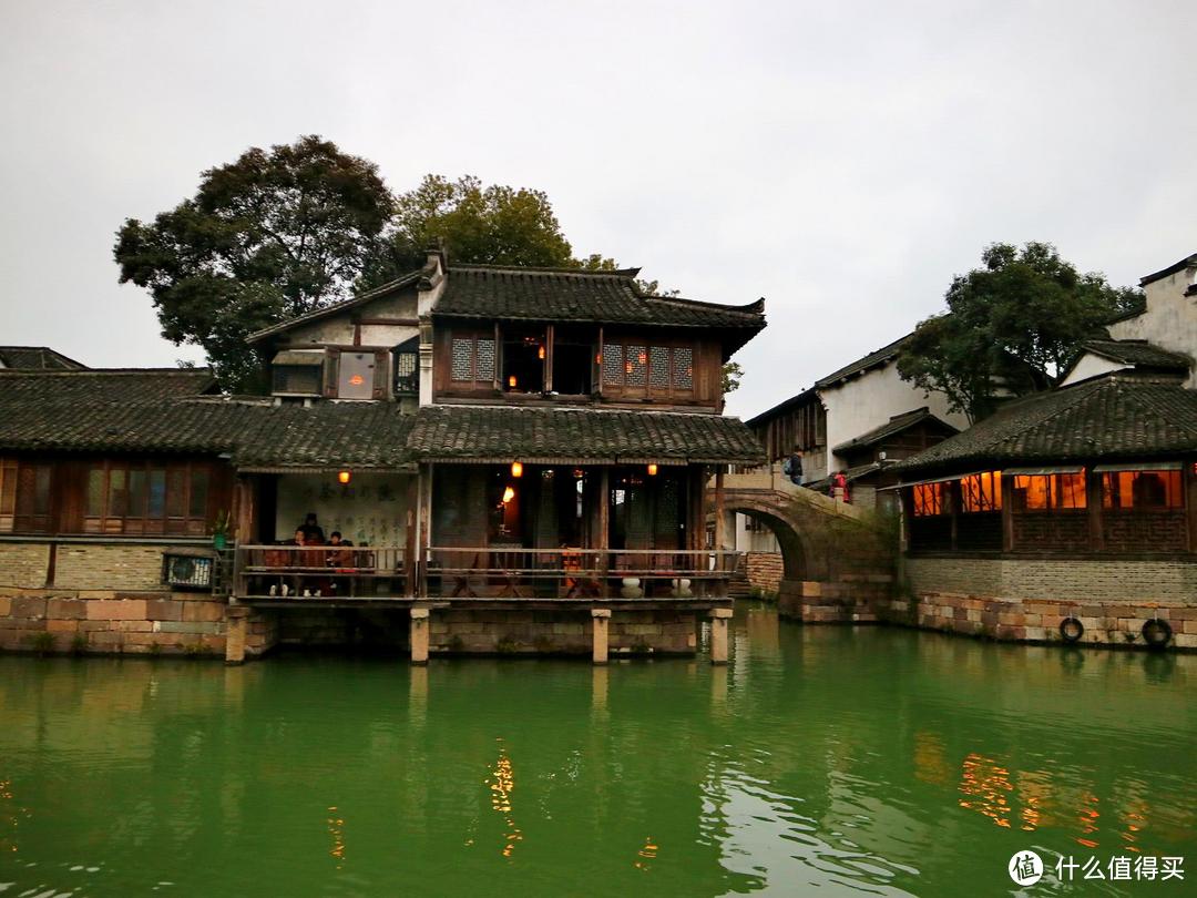 两天一夜亲子游：旅游淡季暴走乌镇西塘，吃十几种小吃，住后现代工业风酒店